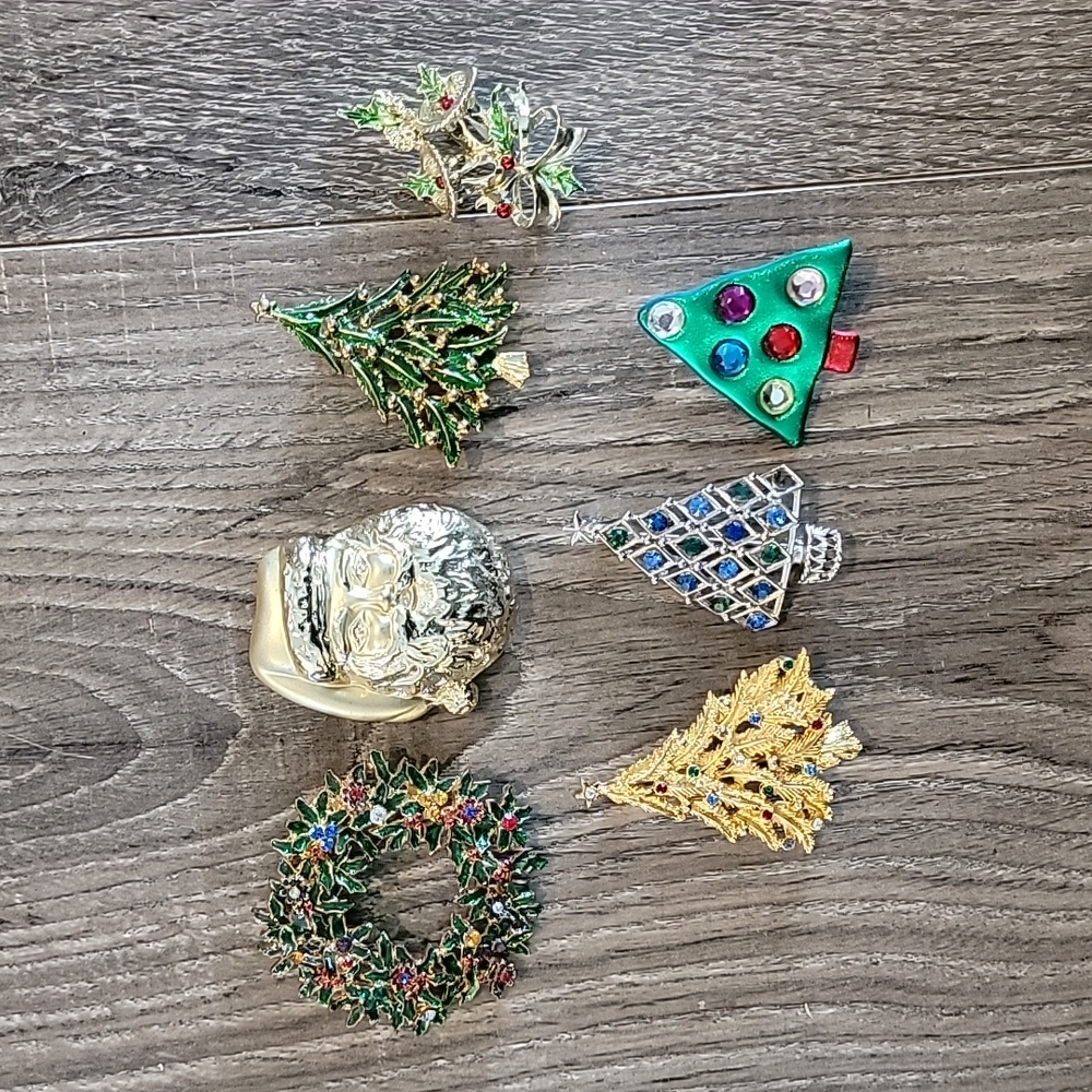 Lot of 7 Vintage Christmas Brooches